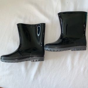Black rubber rain boots